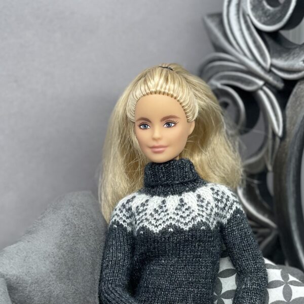 Pullover for Barbie doll