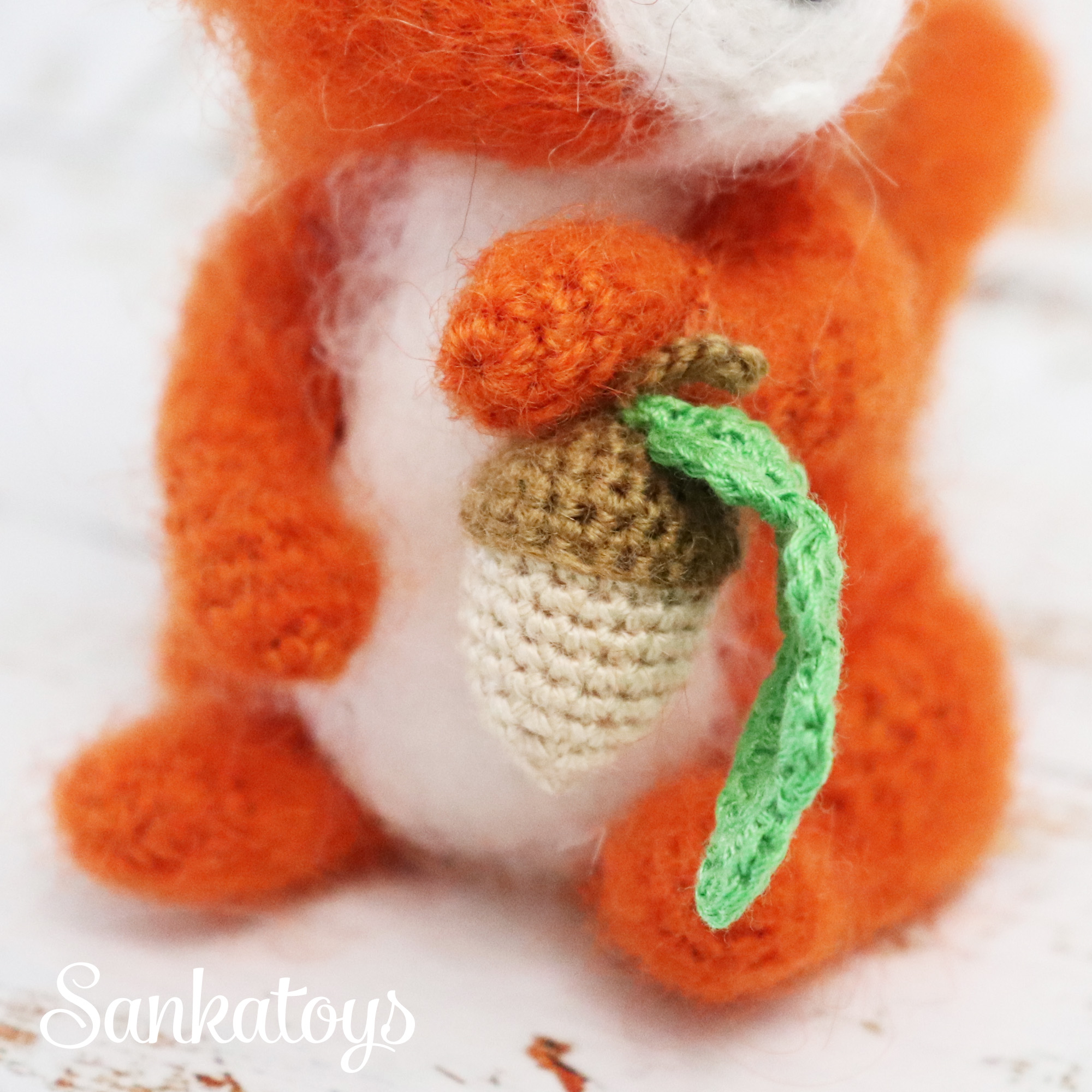 folia 23909 Mini Crochet, Approx. 7-9cm Tall Complete Set for Creating Cute  Squirrel for Children Aged 8 Years and Adults as a Gift, Colourful