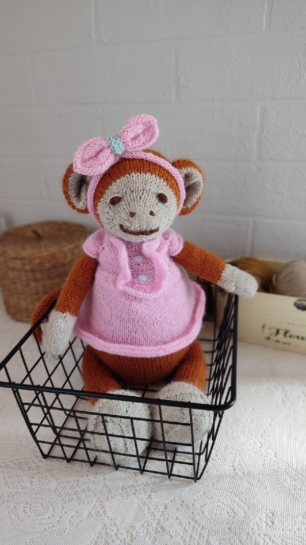 Knitting pattern monkey toy.The knitting pattern is very easy and understandable, even a beginner can handle it.