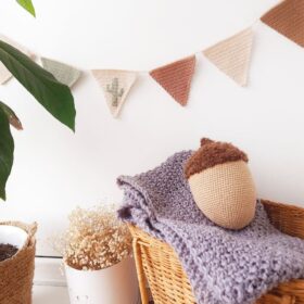 amigurumi acorn and garland crochet pattern