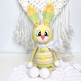 Bunny toy crochet 1