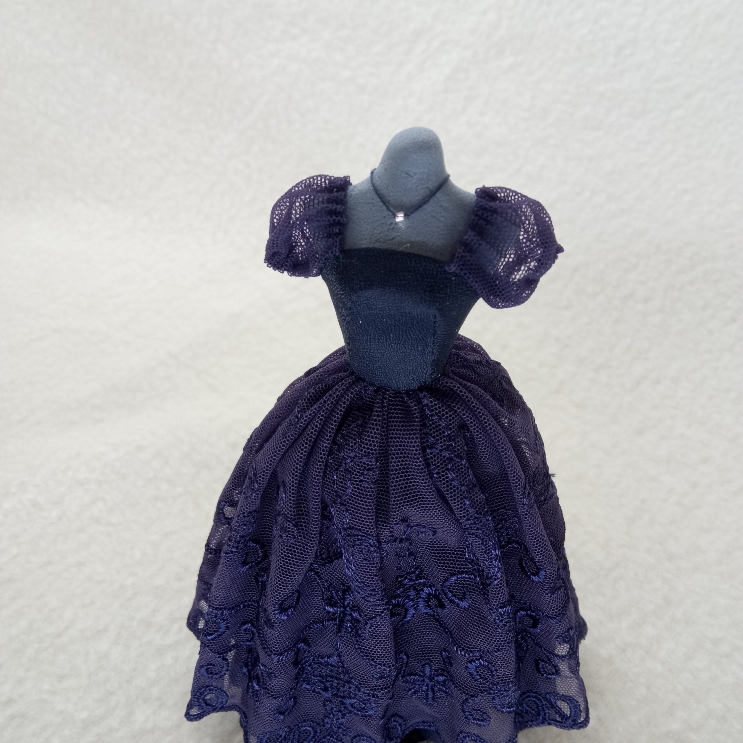 A feminine dress with a lace skirt. On a mannequin. 2 IMG 20221122 172556 scaled