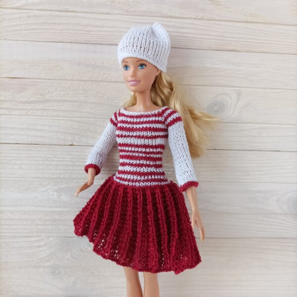 Knitted-dress-for-Barbie-doll