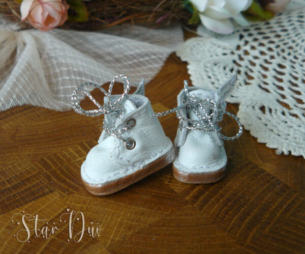 Blythe white boots
