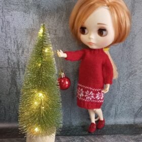 Red dress for Blythe warm with winter ornament