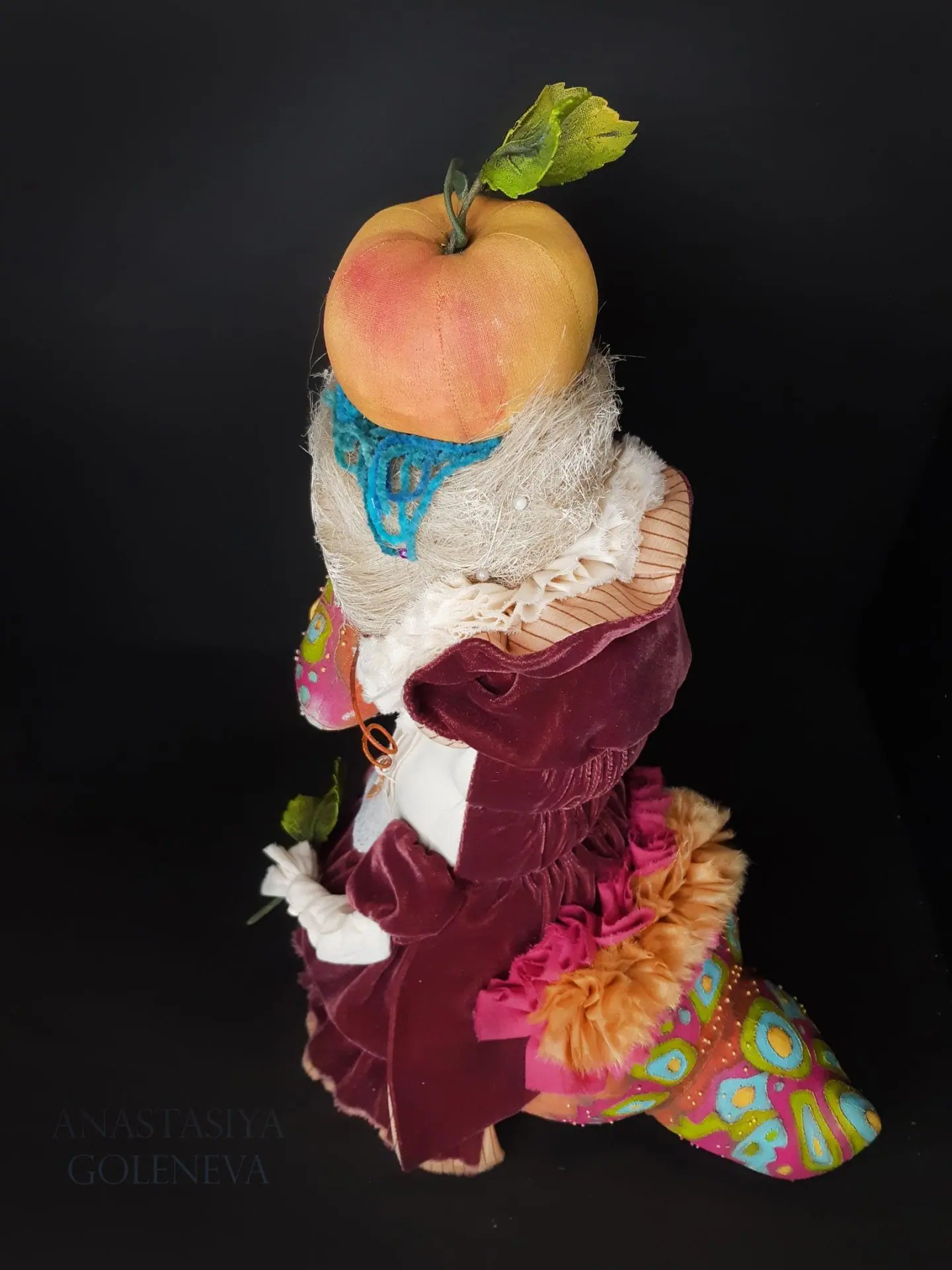 Video course "Caterpillar, lover of apples and dresses" 1 5q0ubffrvwk 1.jpg