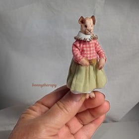 miniature cat figurine 8.5 cm high.