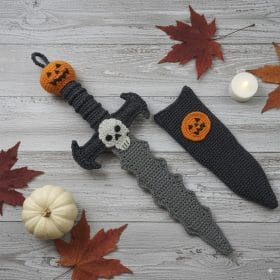 Crochet pattern for Halloween dagger with skull and pumpkin handle, and sheath