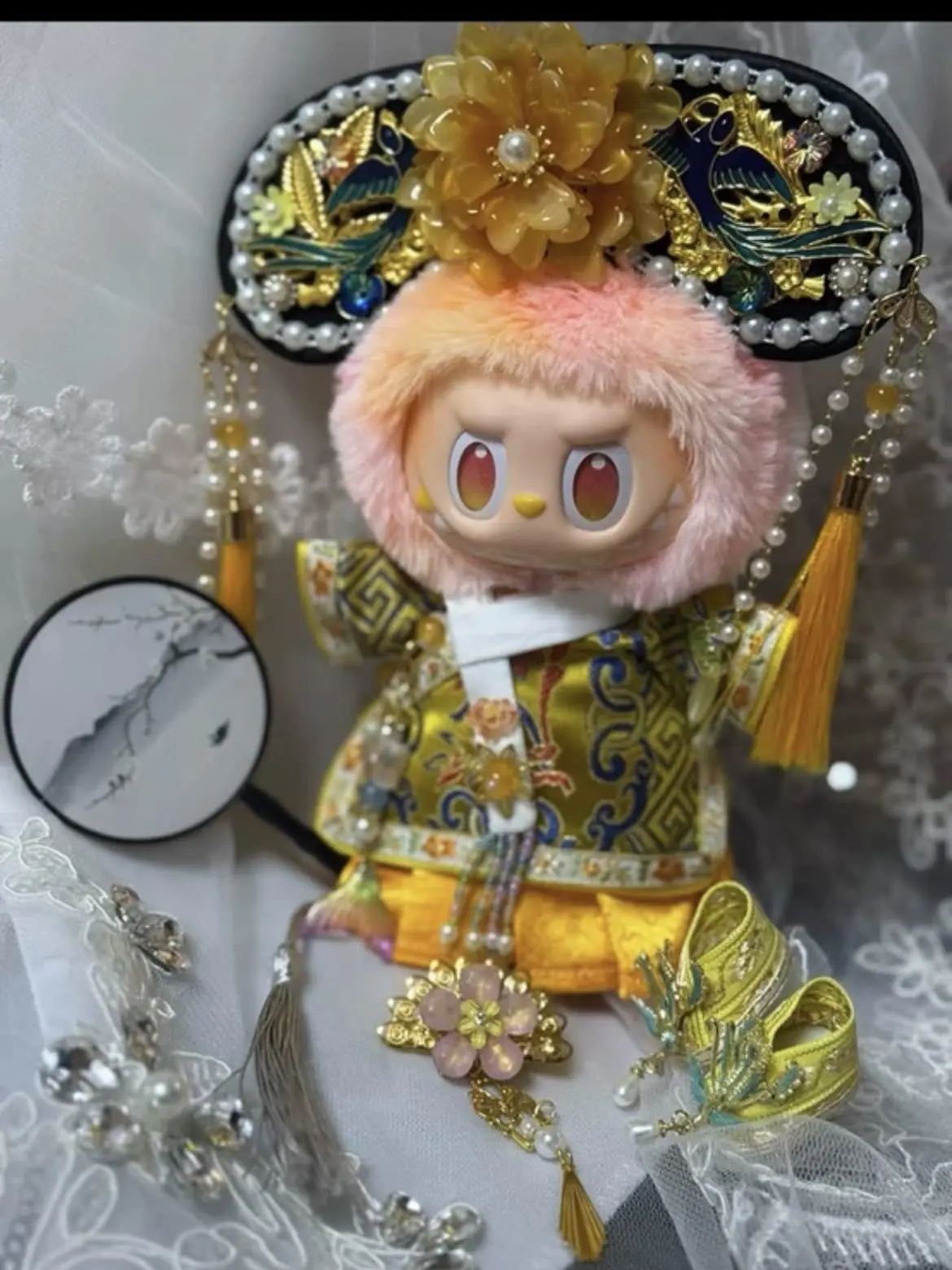 Popmart labubu Chinese princess costume ancient style golden 1 4 24.jpg