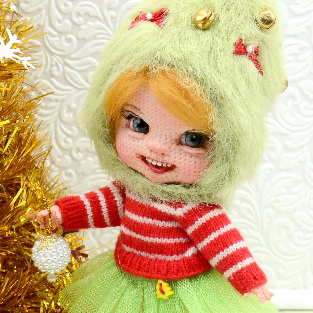 Christmas-Tree collectible-interior-dolls